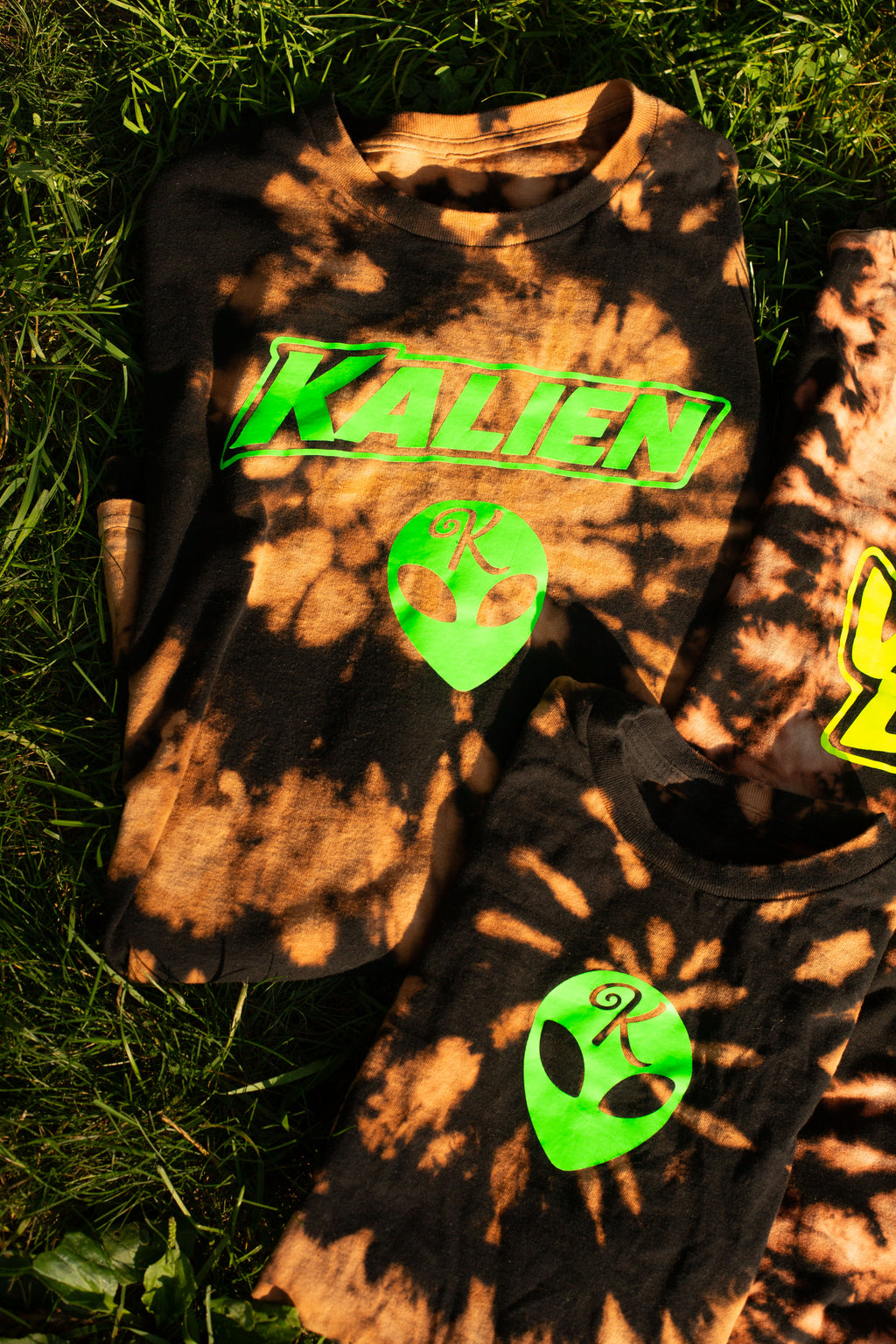 KALIEN UV Reactive Bleach-Dyed Artist Tee